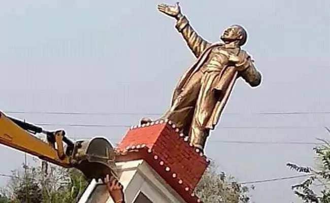 lenin statue tripura.jpg