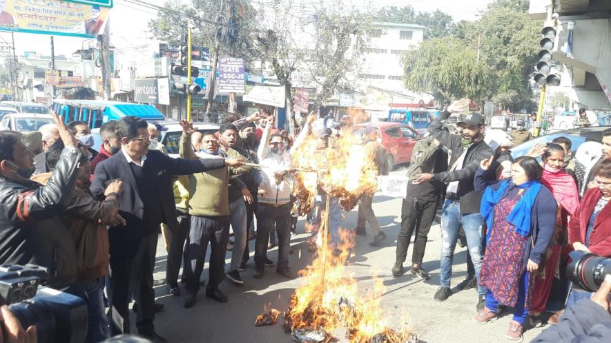 सुशासन दिवस पर देहरादून में महिलाओं की सुरक्षा मांग