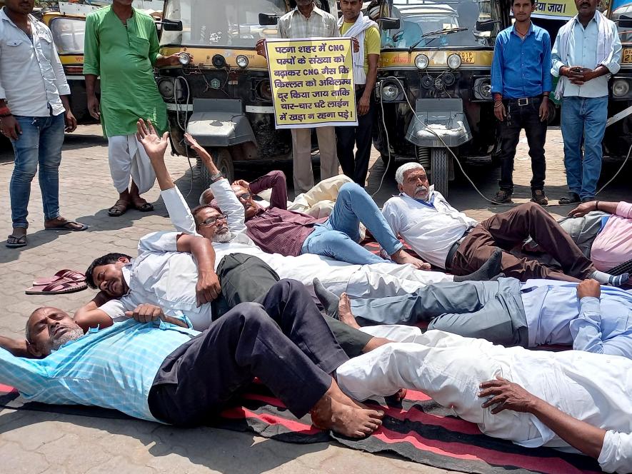 पटनाः डीजल-पेट्रोल से चलने वाले ऑटो पर प्रतिबंध के ख़िलाफ़ ऑटो चालकों की हड़ताल